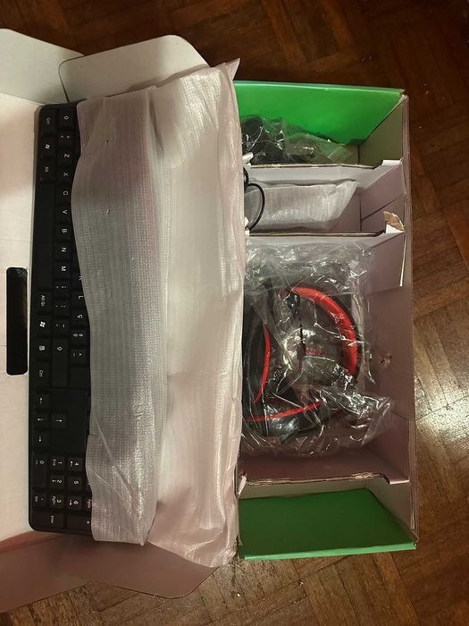 Kit PC 5 em 1 – Teclado, Rato, Headset, Webcam e Tapete (Novo)