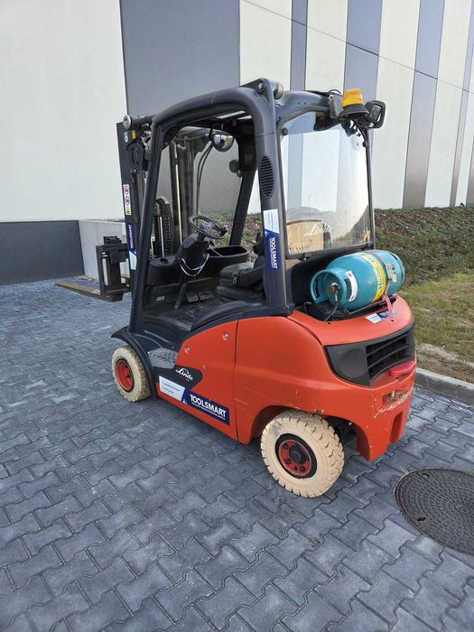 Wózek widłowy z operatorem / Usługa wózkiem widłowym wynajem Warszawa