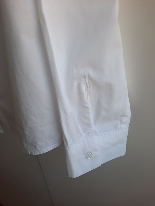 Camisa branca sem ombros da H&M