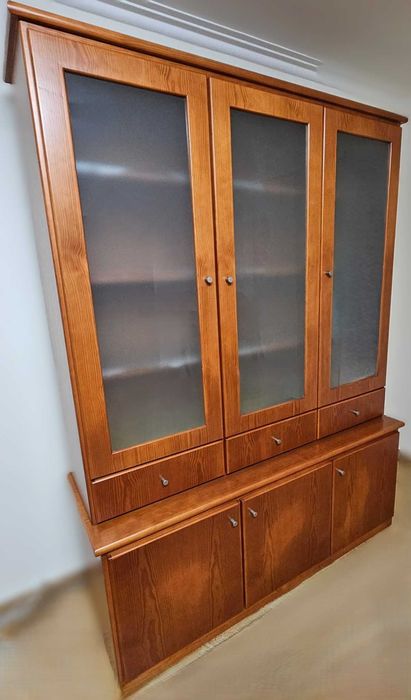 Cristaleira ou Móvel de escritório