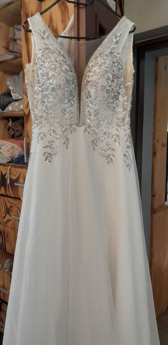 Bogato zdobiona suknia ślubna