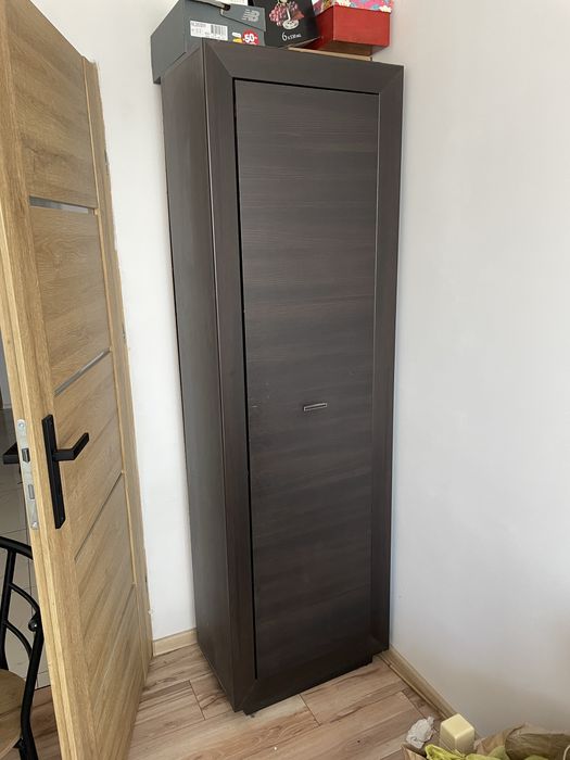 Szafa z pulkami solidna
