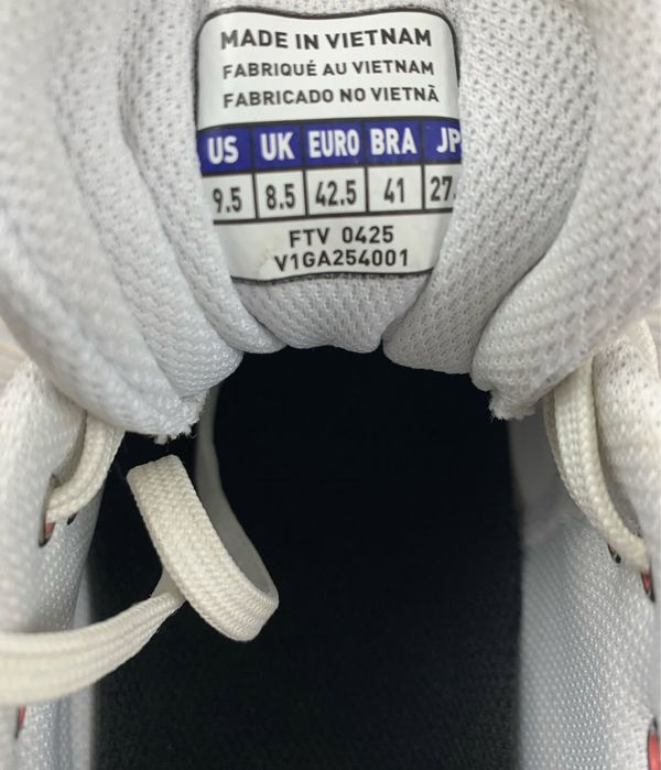 Волейбольні кросівки mizuno