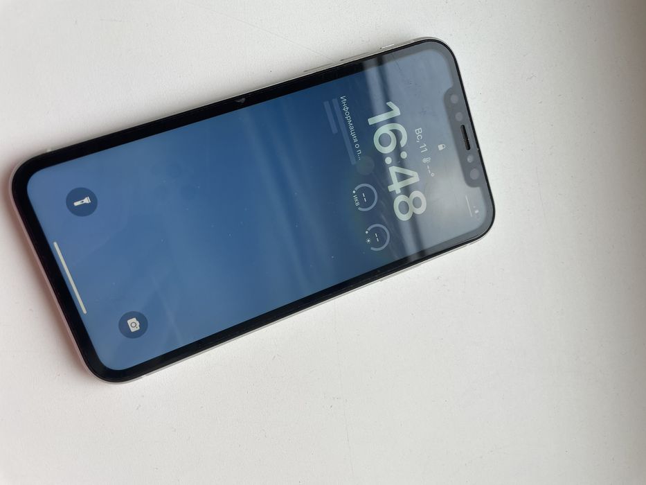 iPhone XR б/у в ідеальному стані із захисним склом та чохлом