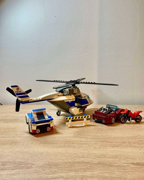 LEGO  City 60138 Pościg policyjny- helikopter radiowóz motocykl