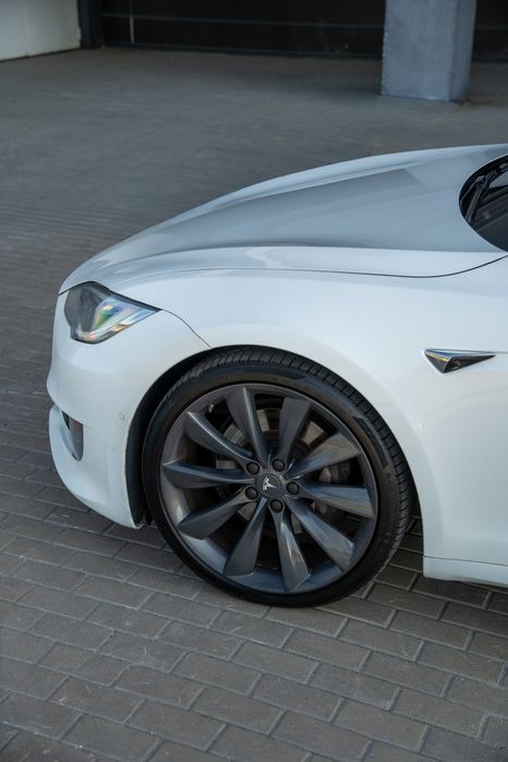 Продам Tesla Model S