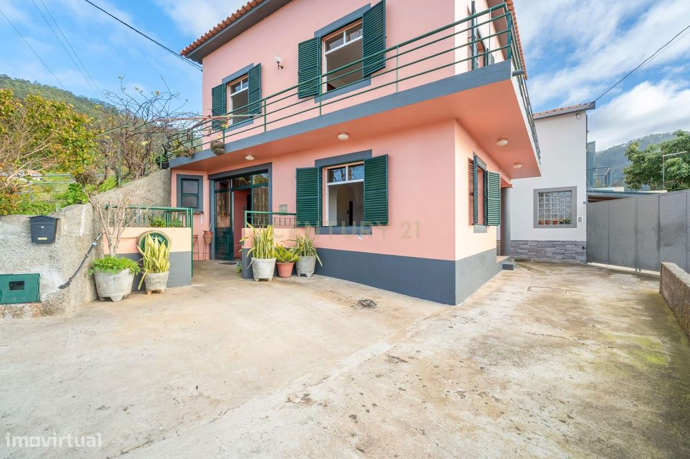 Moradia com Vista para a Montanha - Campanário - Ribeira Brava