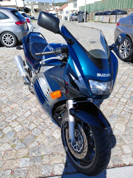 Suzuki  RF900 ...