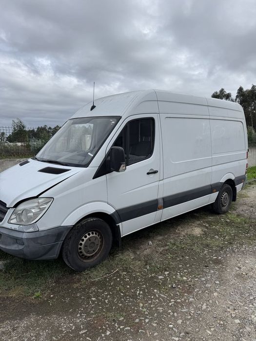 Lateral Mercedes sprinter 210