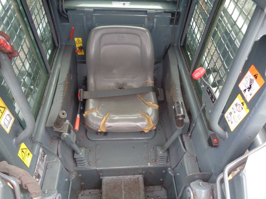 Ładowarka Mini ładowarka NEW HOLLAND LS140 Bobcat