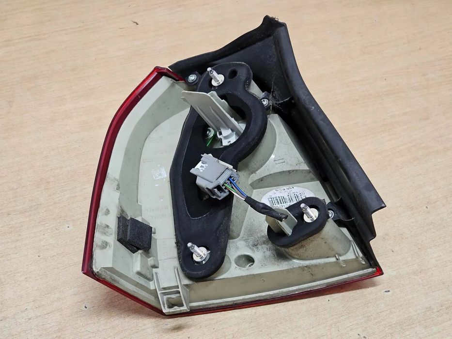 lampa prawa tył volvo v70 xc70 2007-2012