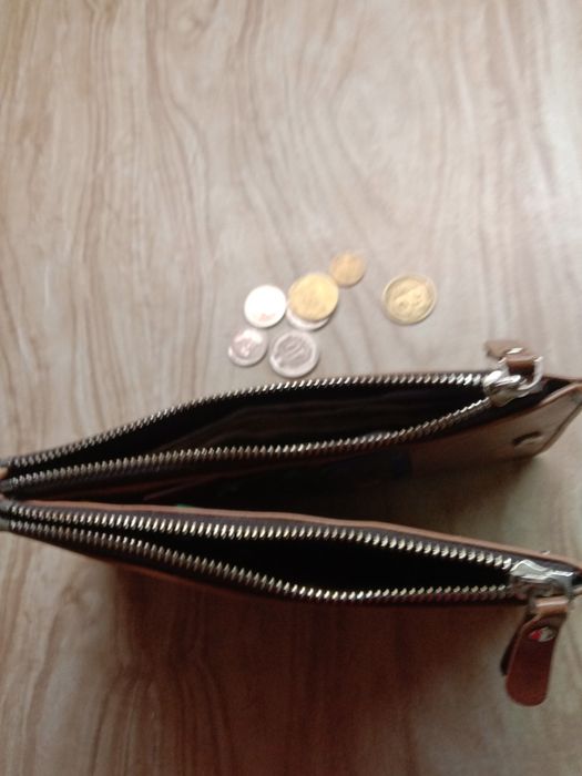 Продам  два    портмоне/кошелек.  к.