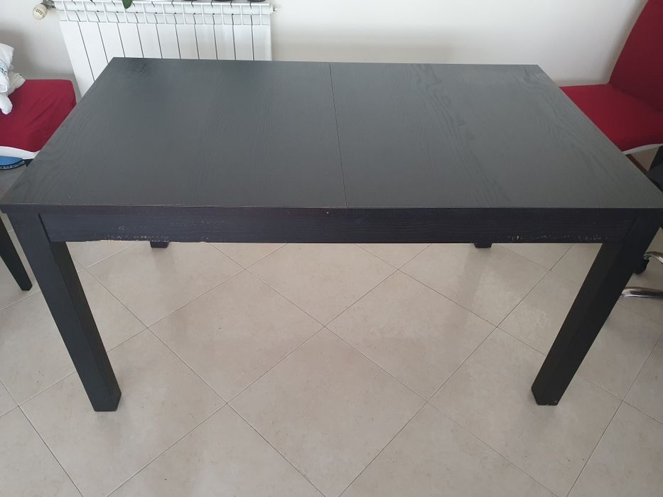 Mesa extensível + possibilidade cadeiras