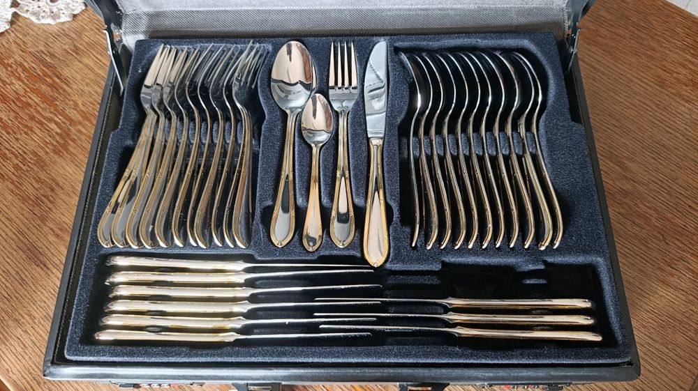 Faqueiro de luxo em inox com fio dourado p/ 10 pessoas