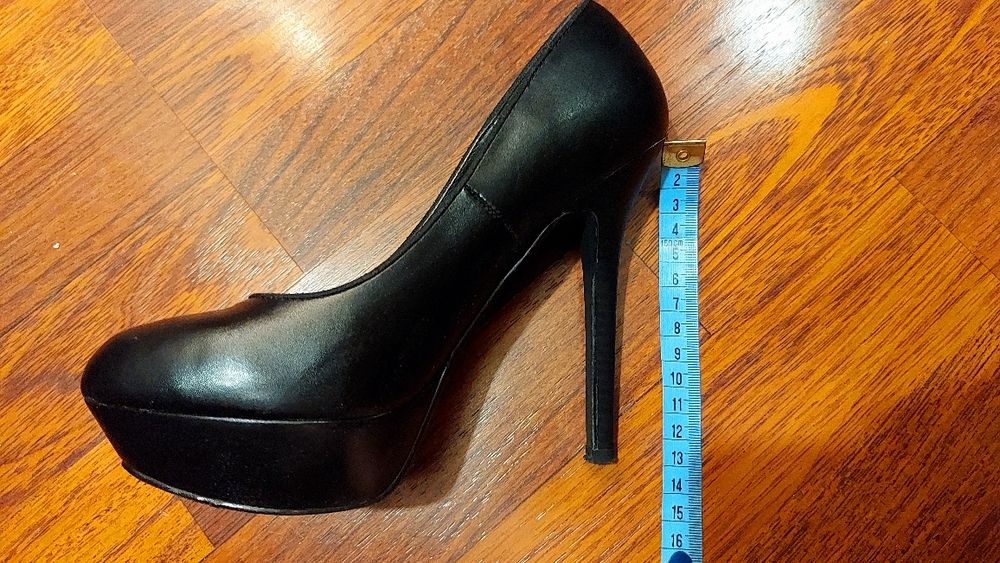 Czarne szpilki 13 cm z koturnem Centro roz 35