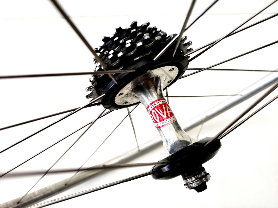 Retro koło na TYŁ Szosa ROVAL Aerodynamiques + Wolnobieg Suntour 700c