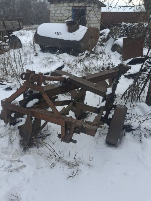 Продам  плуг 3-35