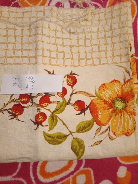 Materiał na obrus z czasów PRL-u