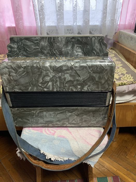 Продам супер баян. І акордеон латунні голоса.