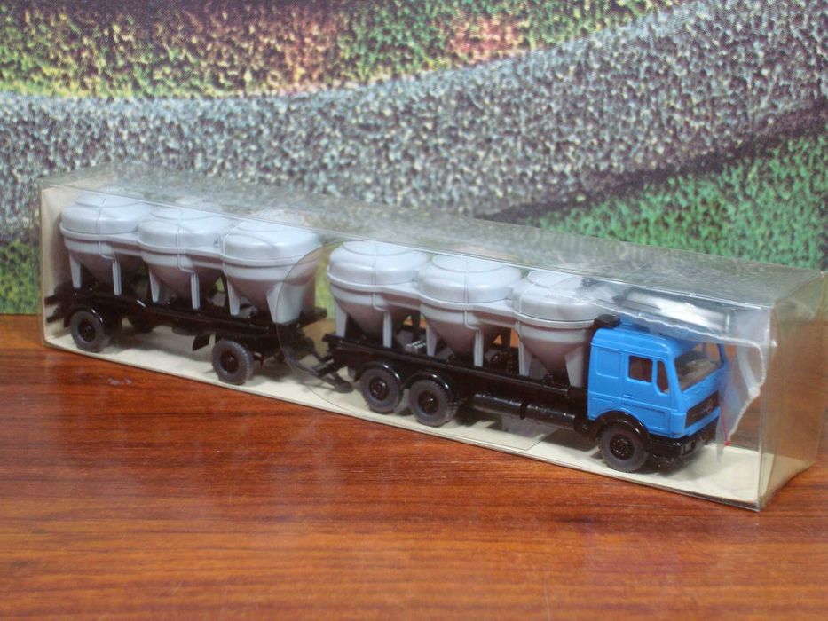 Wiking H0 27575 - Mercedes 2244 / Caminhão articulado com Silos