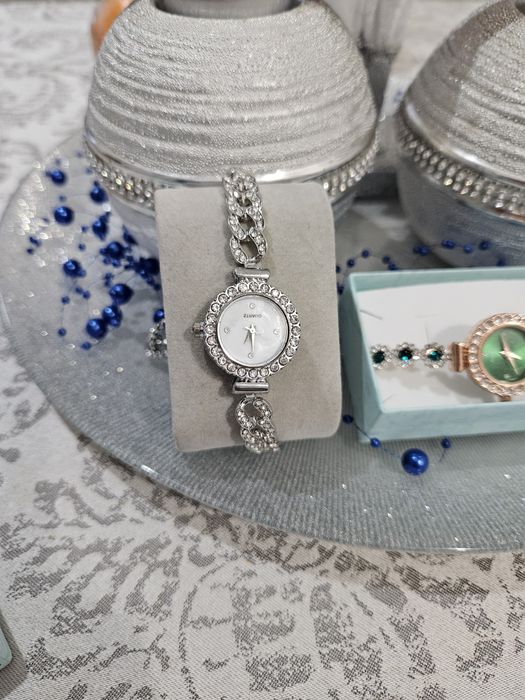 Nowe damskie zegarki I bransoletki