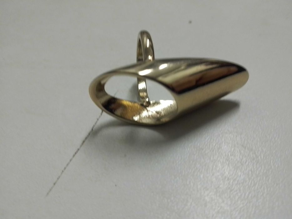 Anel dourado número 18