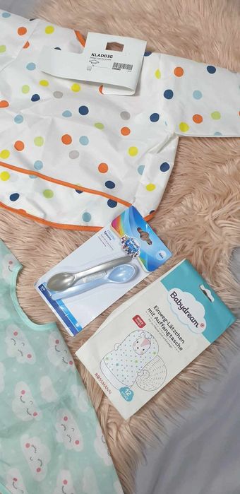 Zestaw do rozszerzenia diety dla niemowlaka śliniak,łyżeczki