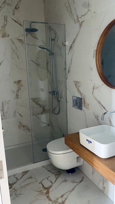 T2 renovado e equipado 77m2+ Terraço privativo 34 m² | 2 wcs | Vista Parcial Rio | exposição solar em duas frentes | Alcântara.