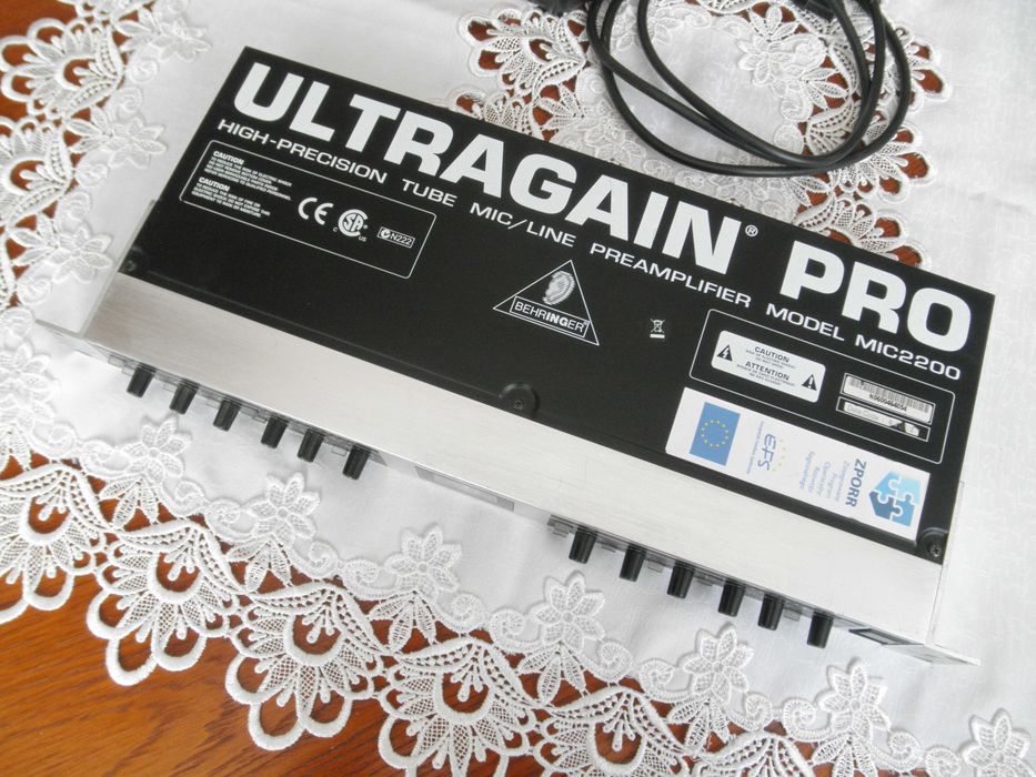 Behringer MIC 2200 Ultragain Pro. Preamplifier. Przedwzmacniacz.