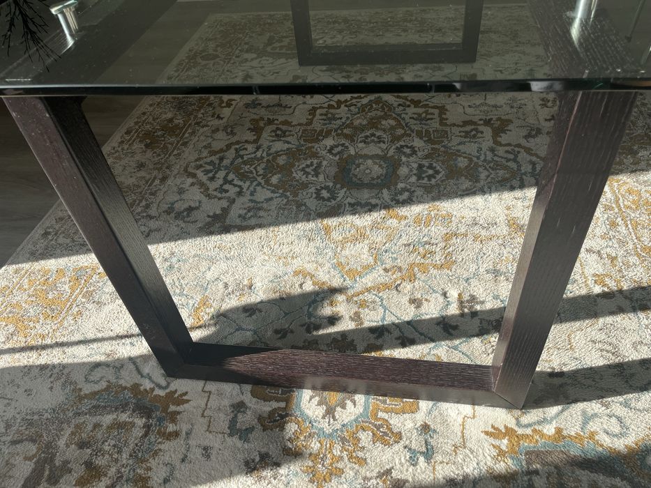 Mesa com tampo de vidro