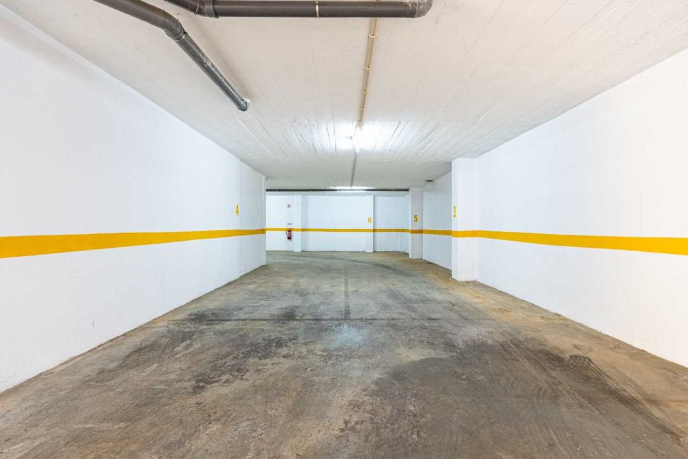 Lugares de Garagem para Arrendamento — Avenida do Brasil, São Marcos