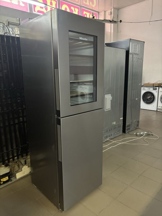 Винний холодильник Miele KWNS28462E