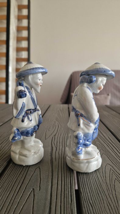 Conjunto 2 estatuetas de porcelana orientais