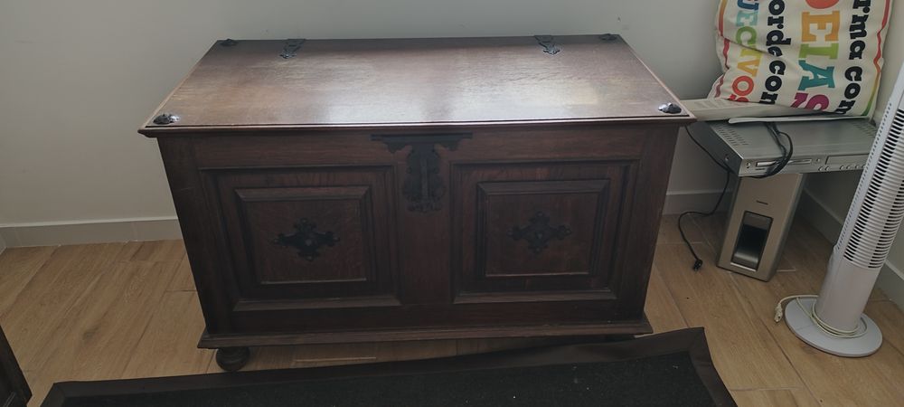 Cama 140cm  com mesa cabeceira e cómoda