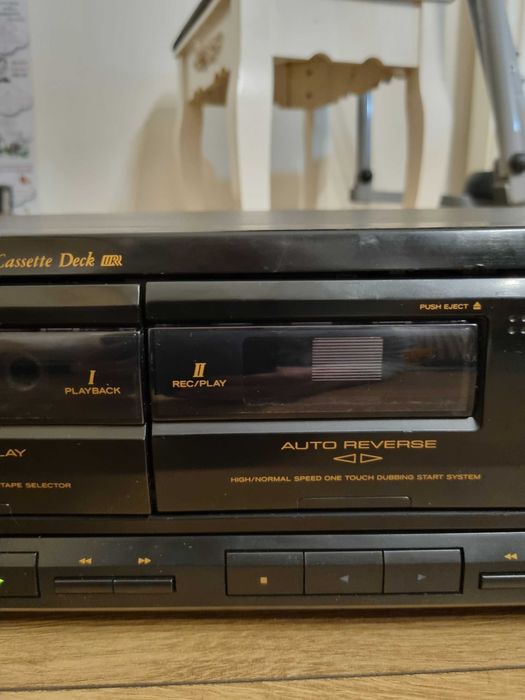 Magnetofon Teac model podany na zdjeciu