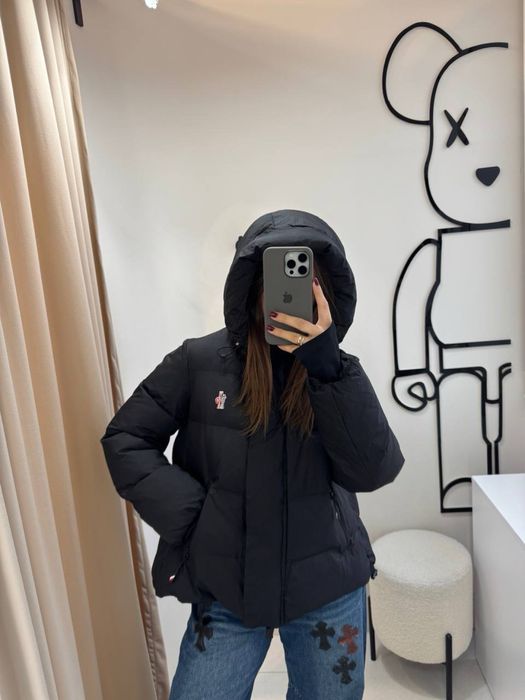 Куртка в чорному кольорі Moncler S,M