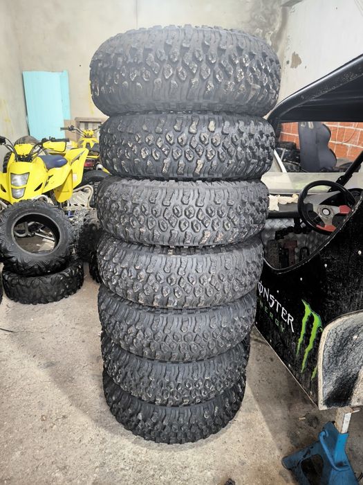 Vendo pneus 32x10r15 ou 32x10r16 ou 30x10.r15 ou 255x75r15 ou 30x10r14