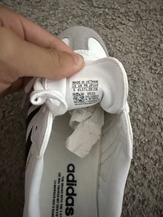 Adidas samba.