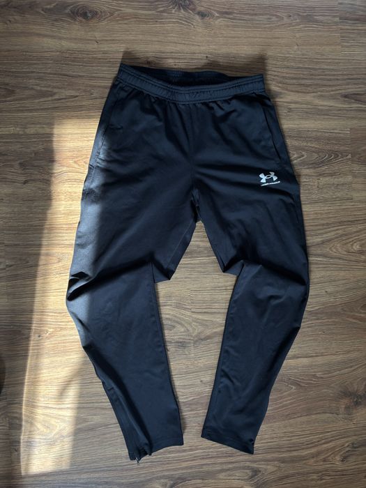 Czarne spodnie dresowe Under Armour, M, Meskie, super stan jak nowe