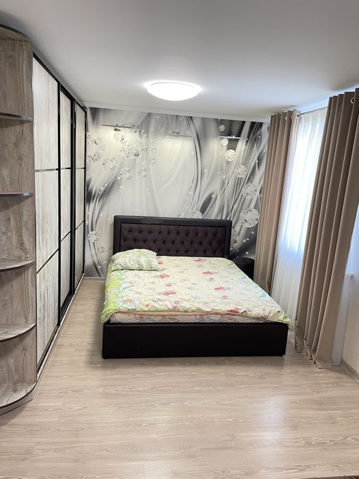 Продається затишна квартира з гаражом та підвалом,Центр міста