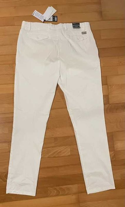 Calças da marca Guess ideais para o Verão!