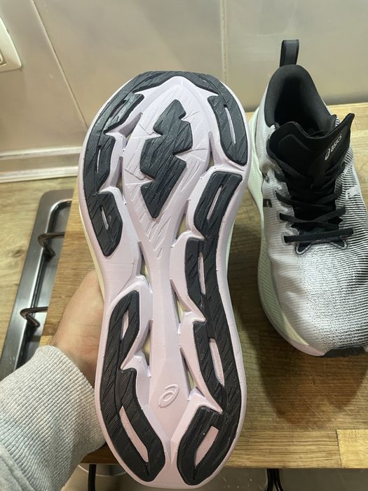 ASICS Superblast - Tamanho 43.5 - Novos a estrear