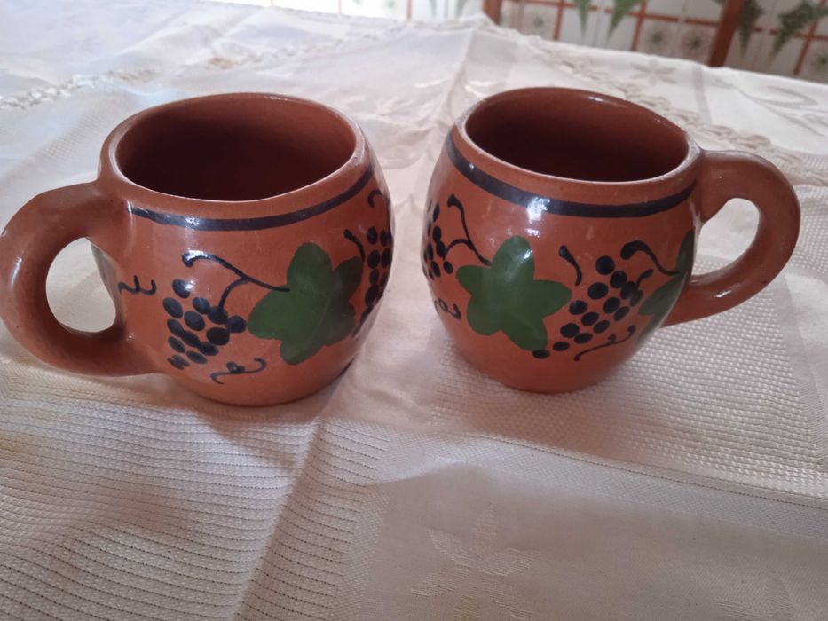 3 canecas de barro tradicionais