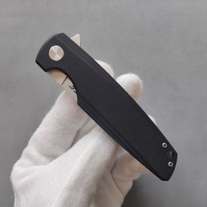 Ніж від фірми Eafengrow EF230. Лезо з D2.