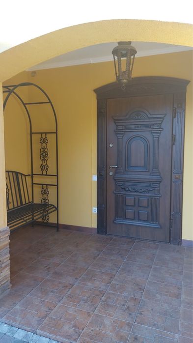 Продам 3х поверховий будинок з балконом і ділянкою на 5соток 137.2кв.м