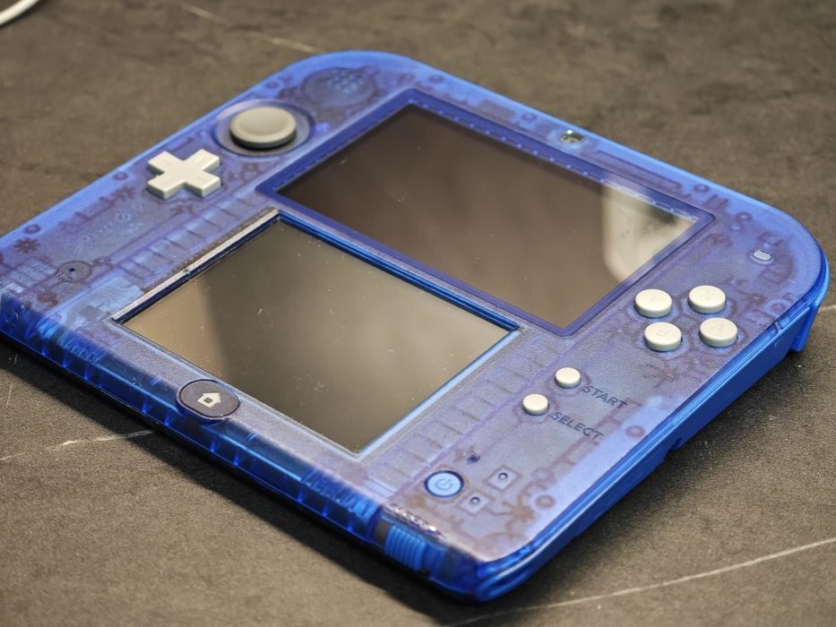 Nintendo 2DS translucent blue