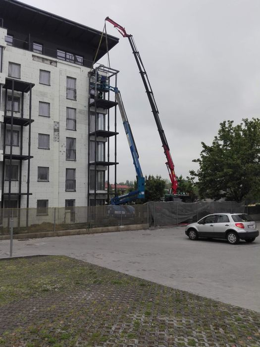 Usługi transportowe HDS, czerpak, trawers, widły. Wynajem kontenerów