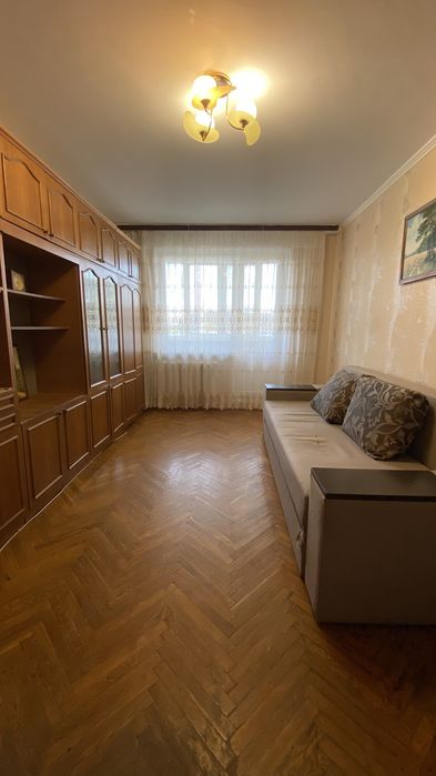 Продам 3 кімнатну квартиру( початок пр-т Миру )