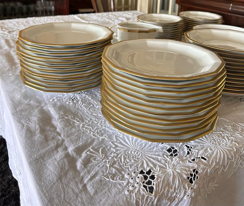 Serviço de Jantar Tirschenreuth Bavaria – 66 peças – Porcelana Alemã – Filete Dourado