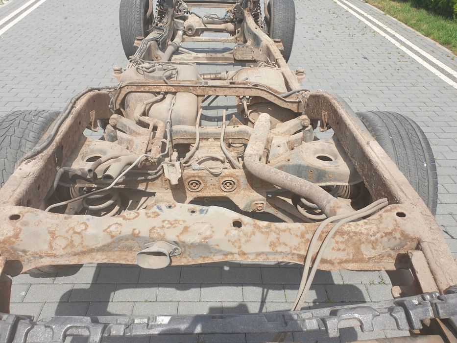 nissan pathfinder r51 2.5 dci rama goła konstrukcja